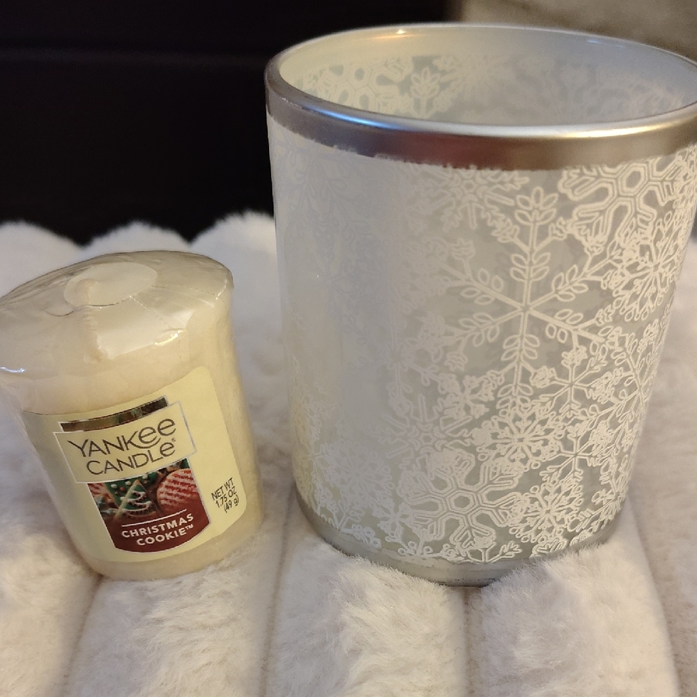 Yankee Candle Christmas Cookie Votive with Snowflake Glass Holder